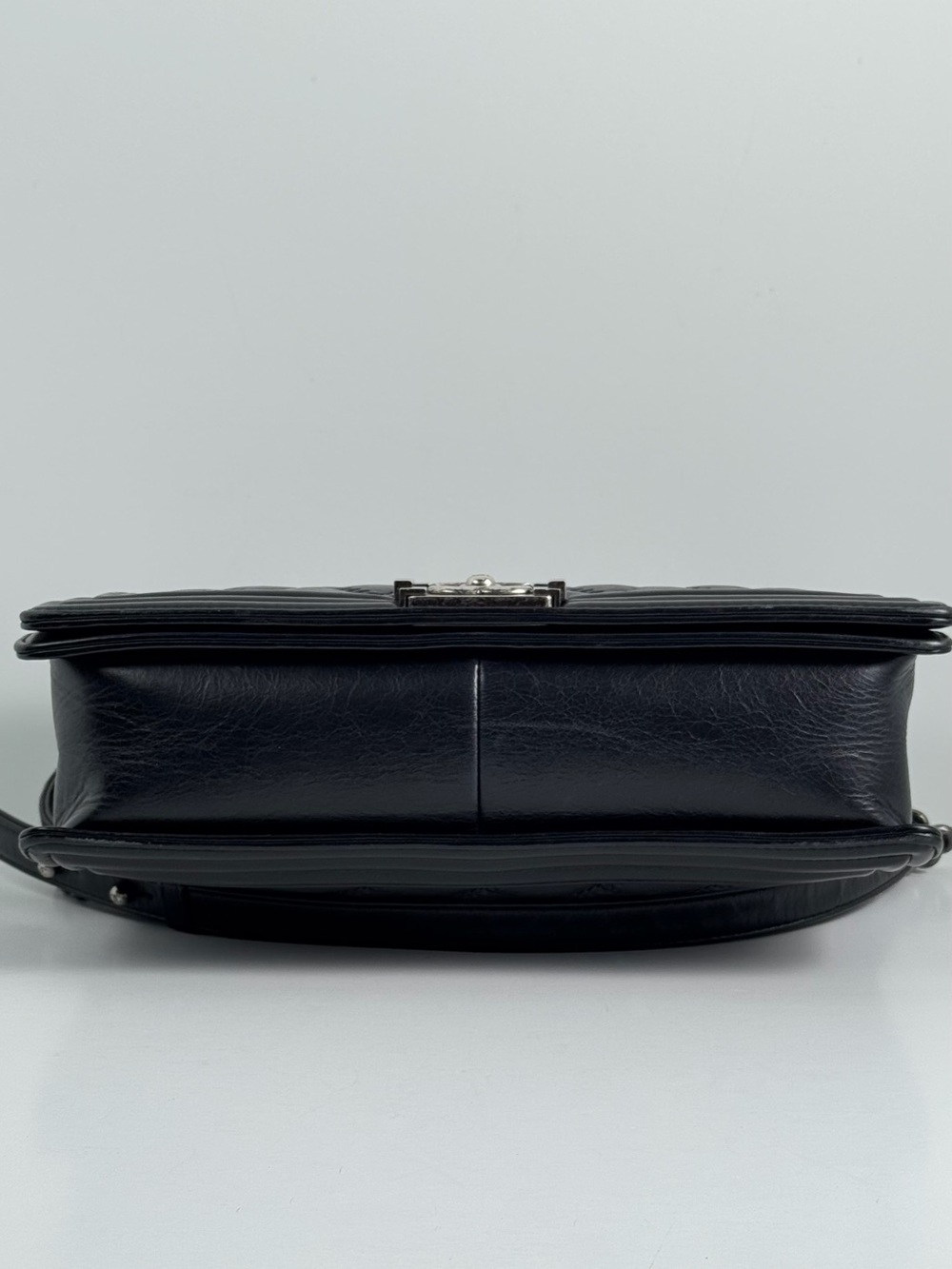 CHANEL Large Black Quilted Boy Flap Crossbody Bag (comes with Authentication) - Picture 5 of 8